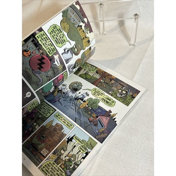 Plants vs.‎ Zombies Volume 8: Lawn of Doom Book - Picture 11 of 12